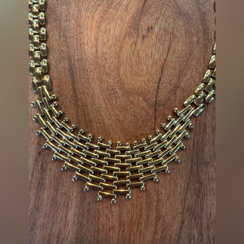 Elegant Gold Necklace for Women - Picture 4 of 6